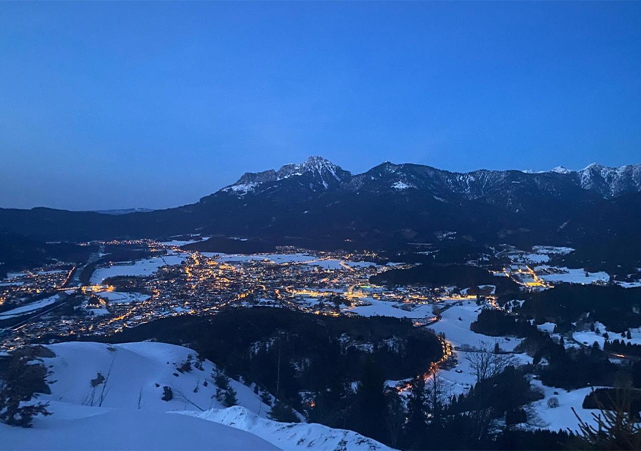 Jaegers Zwischen Ehrenberg Und Neuschwanstein *